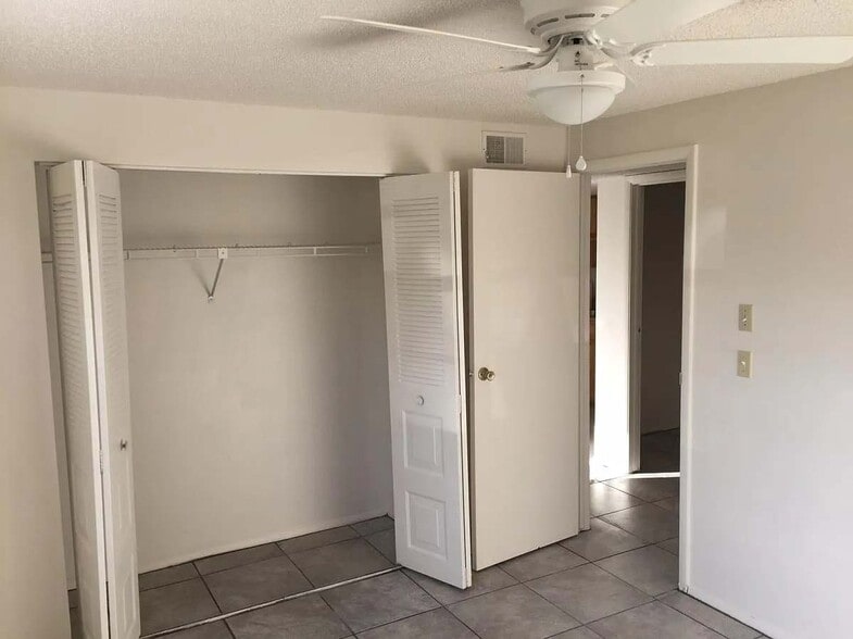 guest BR - 127 Camphor Cir