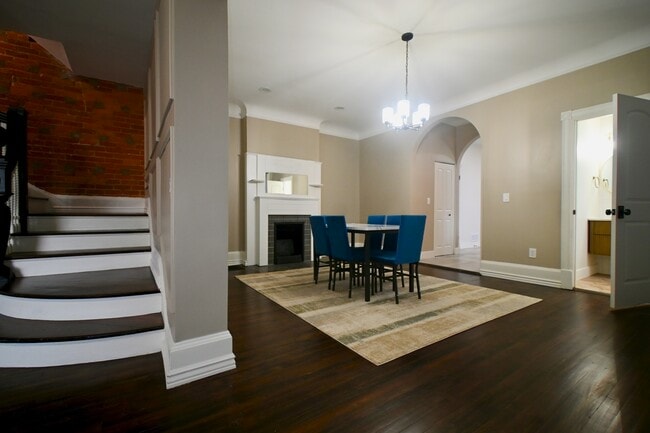 Building Photo - 2369 Park Ave