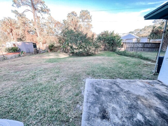 Building Photo - 122 Laidback Way