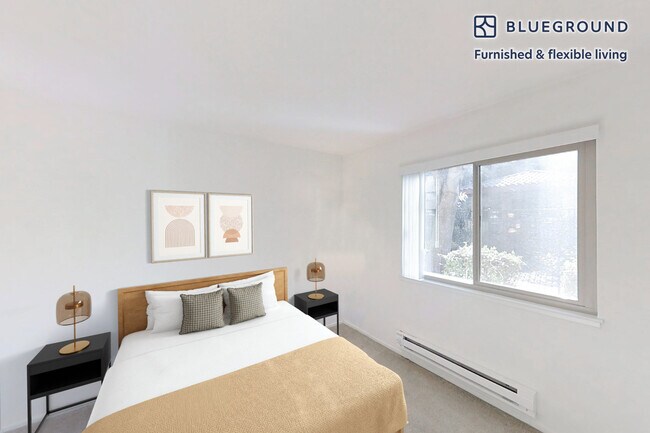 Building Photo - 1600 Villa St