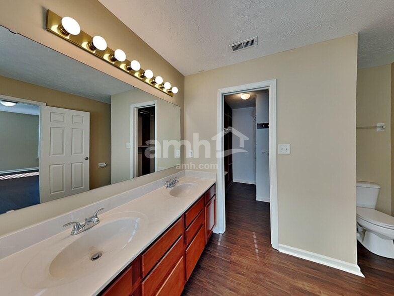 Building Photo - 16938 Cedar Creek Ln