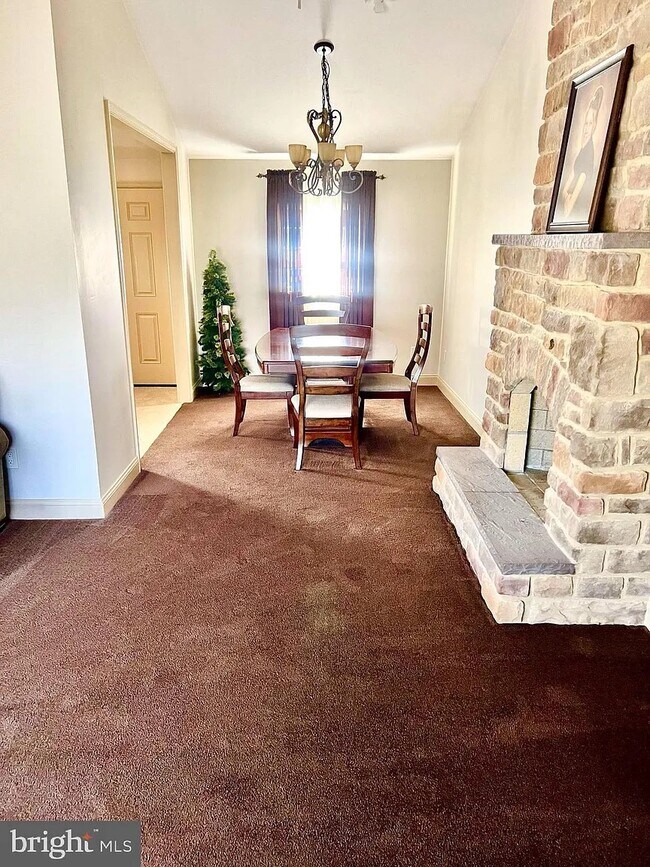 Building Photo - 754 Mechanic St