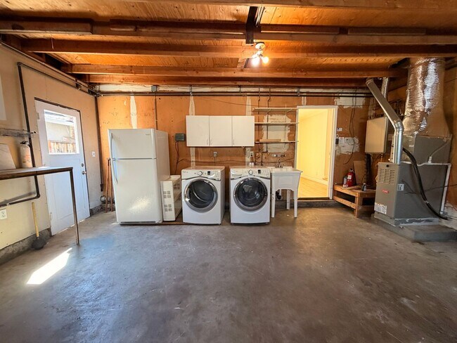 Building Photo - 362 Penn Way