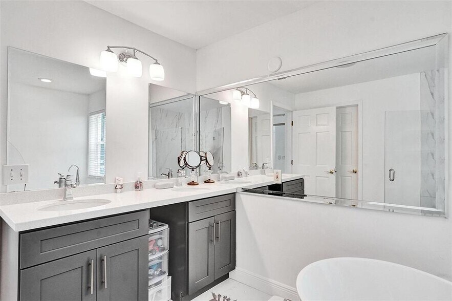 Building Photo - 6512 NW 54th Ct