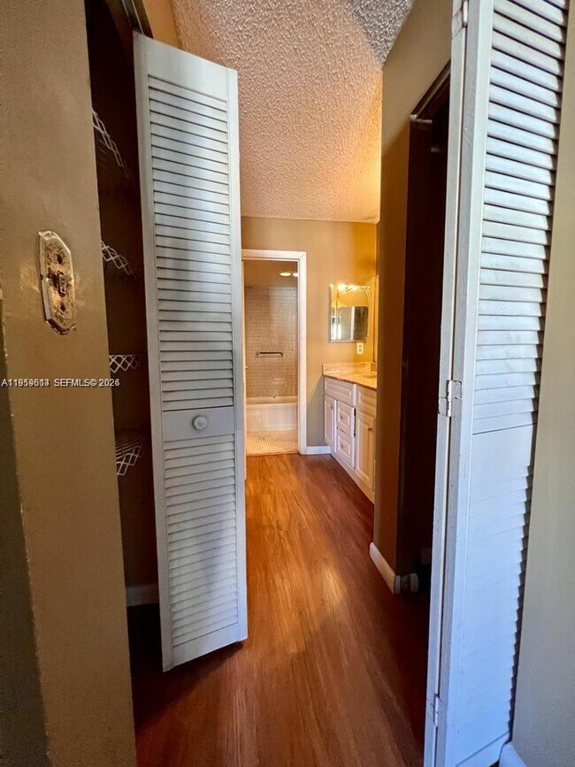 Building Photo - 3300 Spanish Moss Terrace