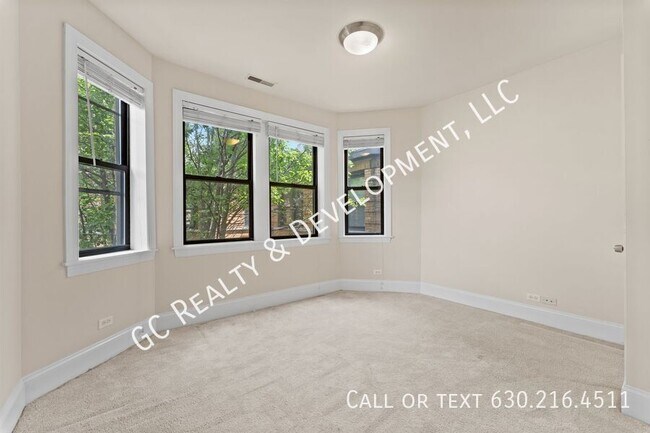 Building Photo - 7635 N Greenview Ave