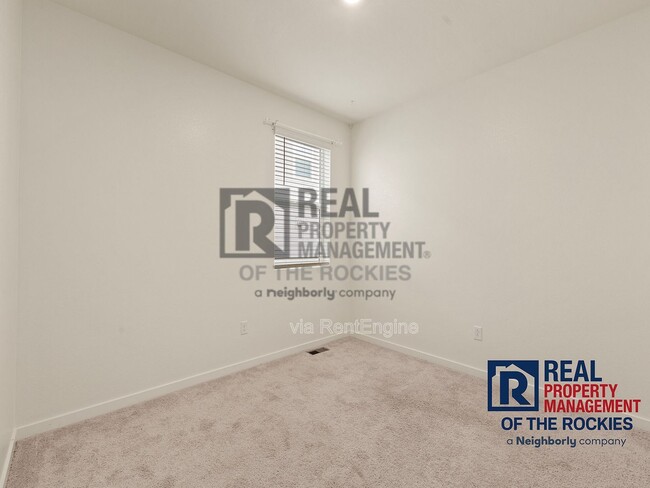 Building Photo - 920 London Wy