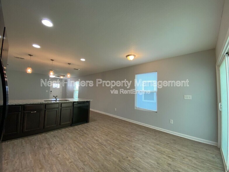 Building Photo - 8427 Thor St
