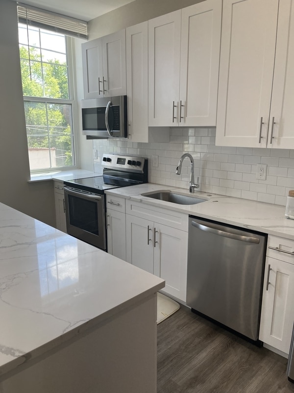 Building Photo - 4000 W Girard Ave