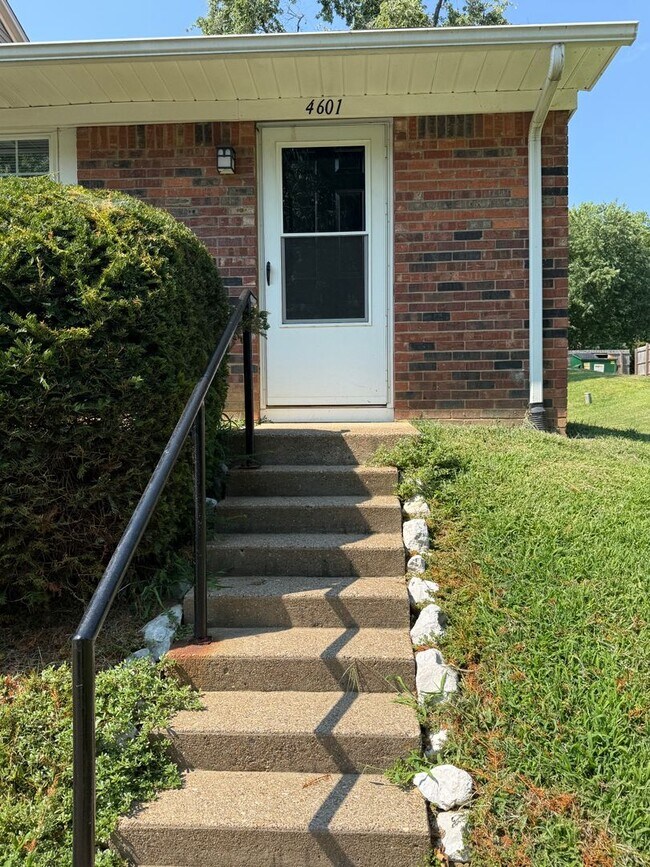 Building Photo - 4601 Lakeside Dr