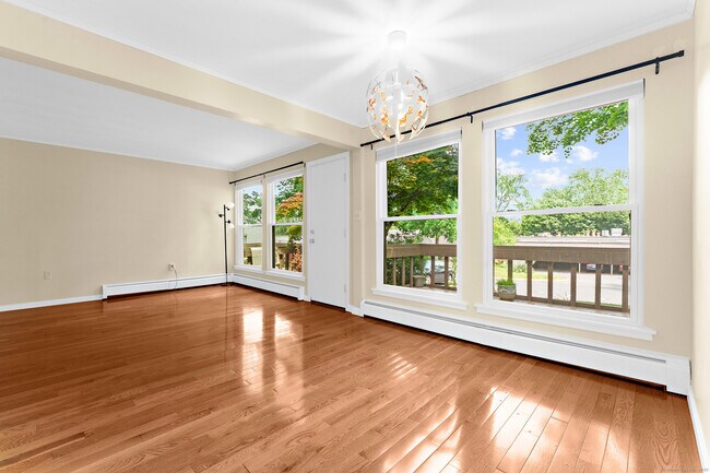 Building Photo - 31 Stevens Pl