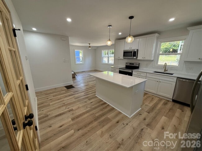 Building Photo - 1416 N Davidson St