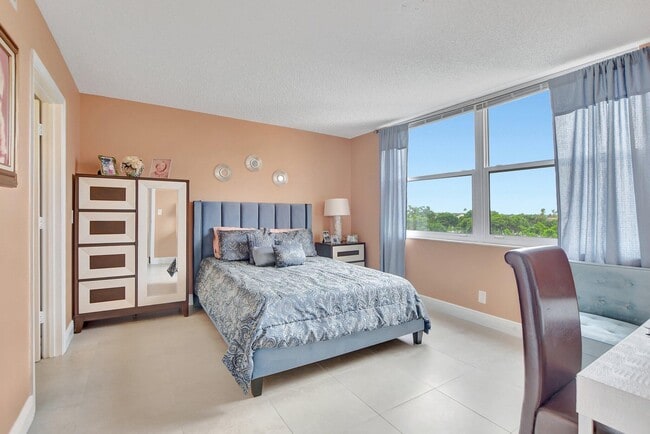 Building Photo - 14527 Bonaire Dr
