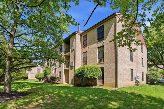 Building Photo - 623 Washington Pl