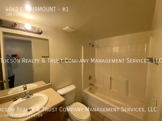 Building Photo - 4042 E. FAIRMOUNT-#1