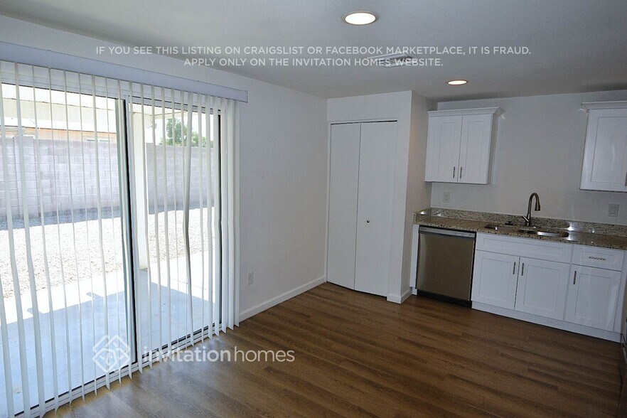 Building Photo - 14201 N 37th Pl