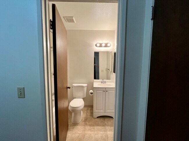 Building Photo - 2 Bed/1 Bath Foothill Farms Condo with Private Patio