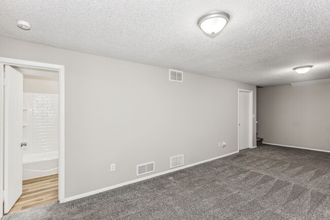 Building Photo - Spacious 3-Bedroom Home for Rent with Basement and Garage!