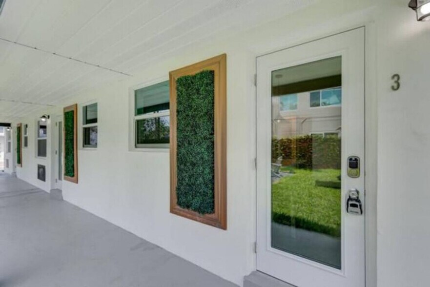 Building Photo - 612 NE 14th Ave