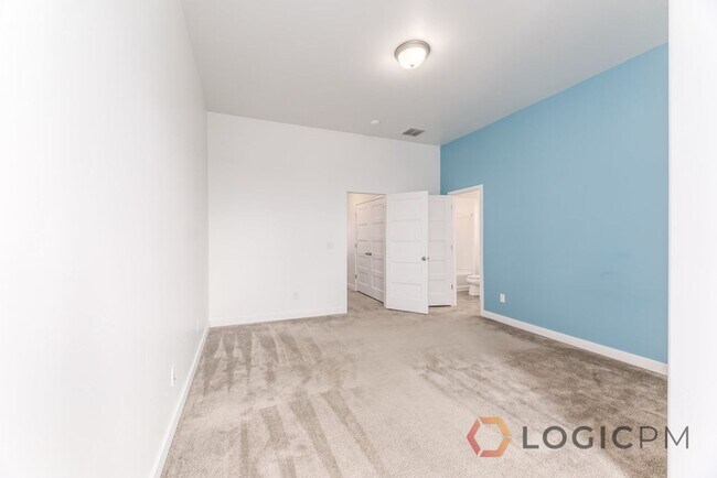 Building Photo - 10592 Redknife Dr