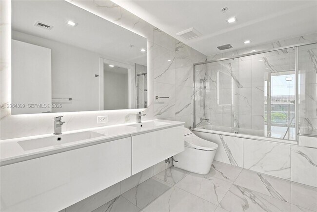 Building Photo - 1179 E Hallandale Beach Blvd