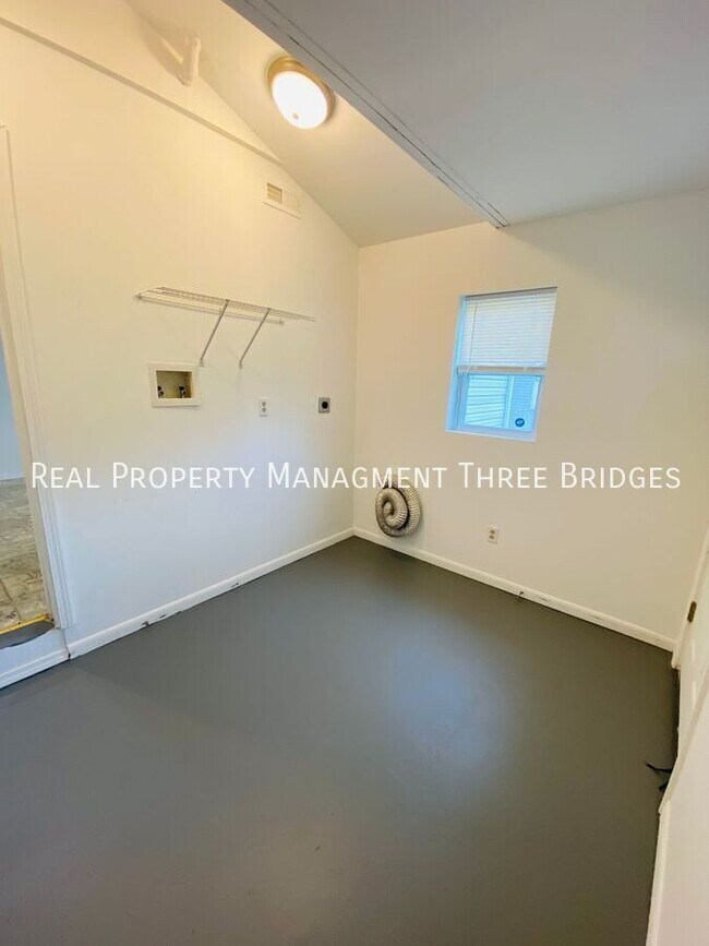 Building Photo - 1293 Purcell Ave