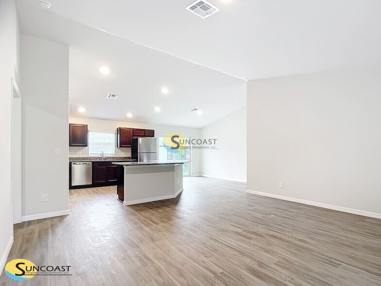 Building Photo - 1631 SW 160th Pl