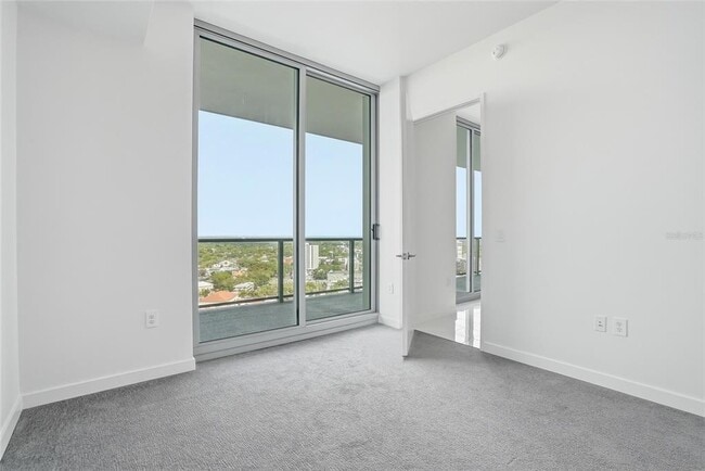 Building Photo - 400 Central Ave