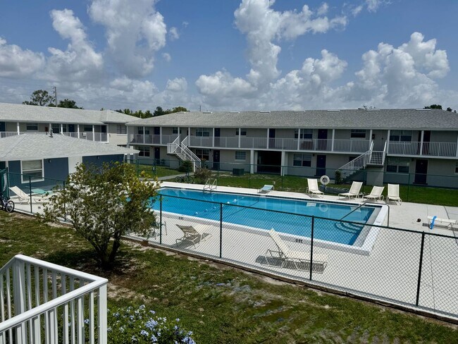 Building Photo - 1 Bed/1 Bath Ground Floor Condo in recentl...