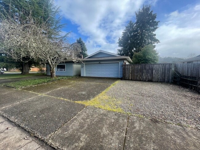 Building Photo - Amazing Freshly Updated Four Bedroom Two Bath Home In Amazing Lebanon Location!