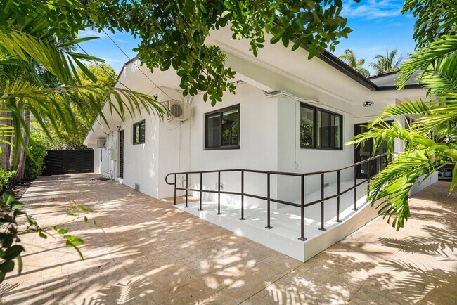 Building Photo - 7810 Beach View Dr