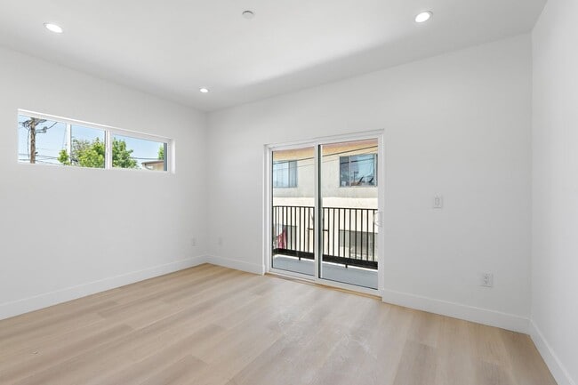 Building Photo - 10967 Calvert St