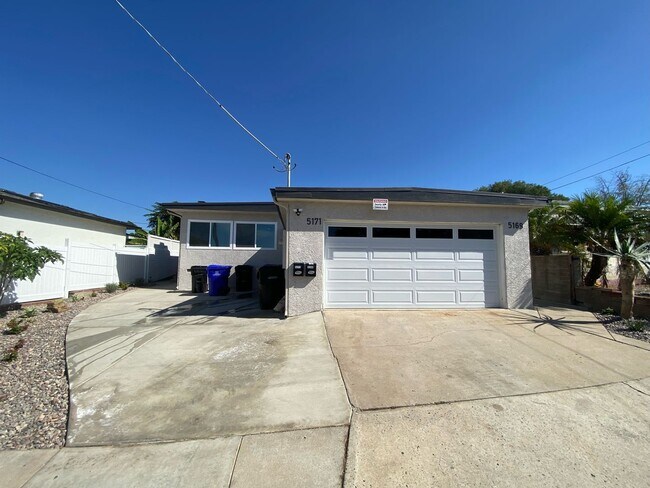Building Photo - Renovated! 4BD/2BA on La Dorna