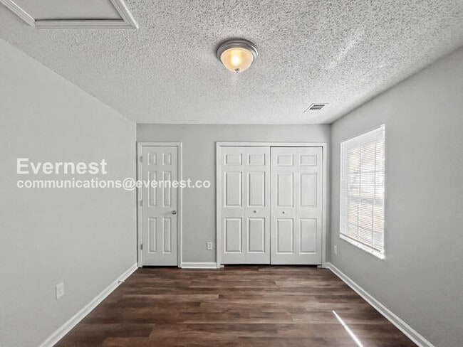 Building Photo - Spacious Home with Garage and Modern Features