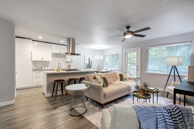 Building Photo - 3208 Northeast Dr