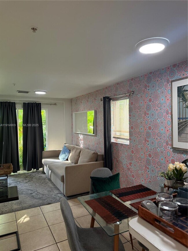 Building Photo - 821 SW 2nd St