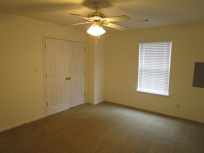 Building Photo - 1619-1621-1621 Juniper Dr