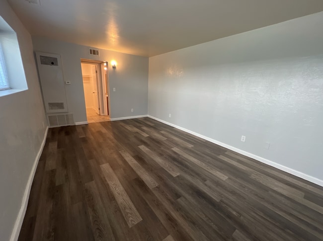 Building Photo - Garden Level Studio Within Walking Distance to Exposition Park!