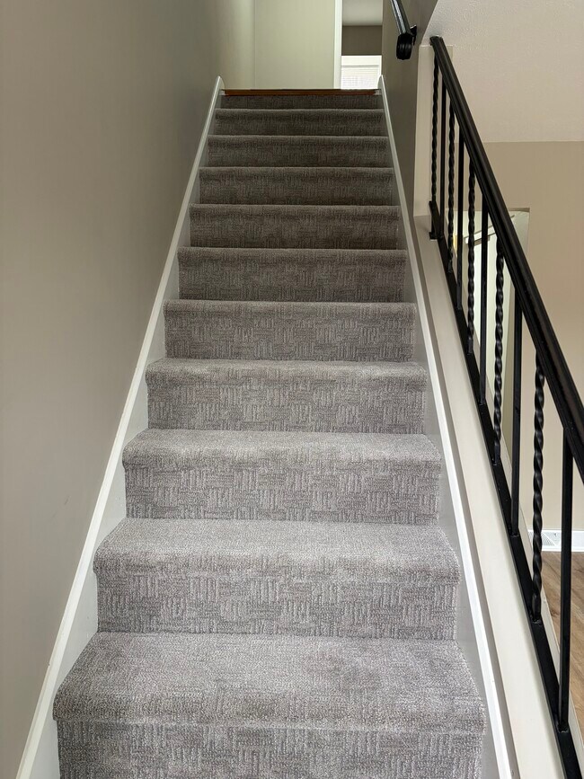 Building Photo - 2728-2738 Juno Place