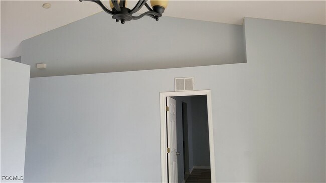 Building Photo - 3217 10th St SW