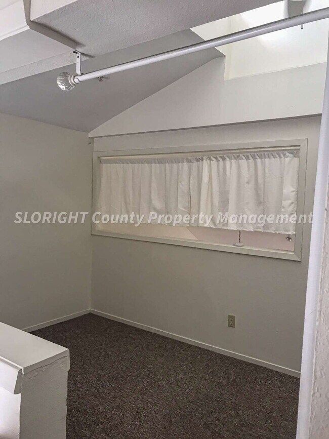 Building Photo - AVAILABLE NOW - 2 Bedroom plus den and loft / 2 Bathroom Condo on East Foothill in SLO