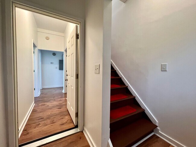 Building Photo - Beautiful and Spacious 5 Bedroom + 3 Bath Home w/ Office close to Downtown!