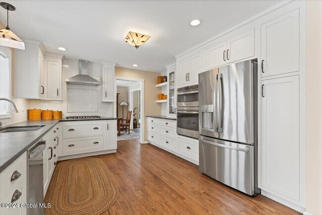 Building Photo - 7 Hill Rd