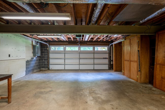Building Photo - 493 Kings Creek Rd