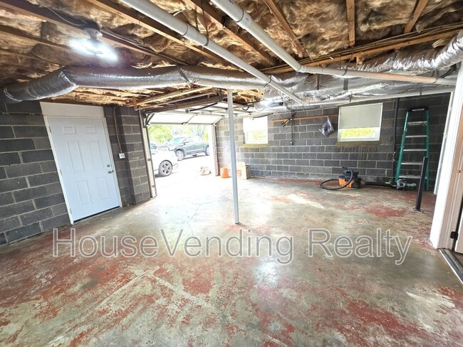 Building Photo - 11100 Hughlan Dr