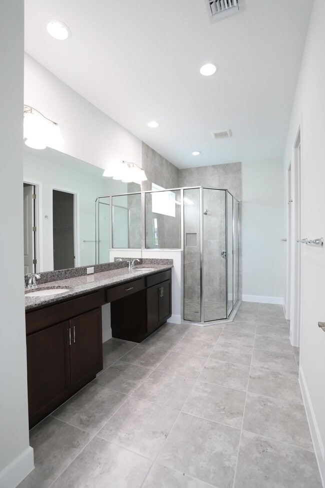 Building Photo - 15192 Wildwood Cir