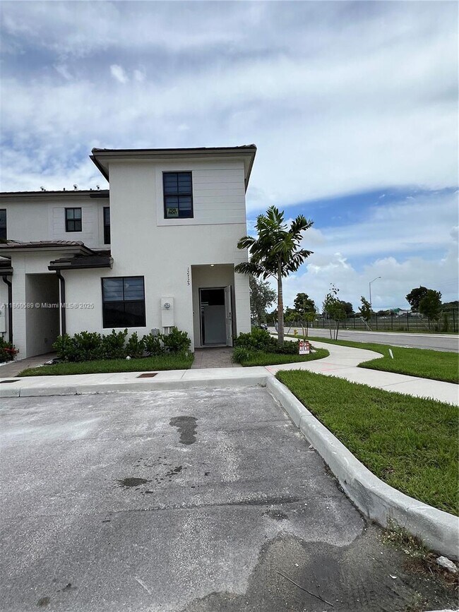 Building Photo - 12725 SW 234th Ter