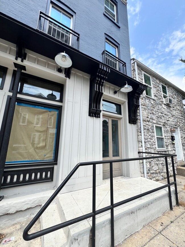 Building Photo - 559-561 Manor St