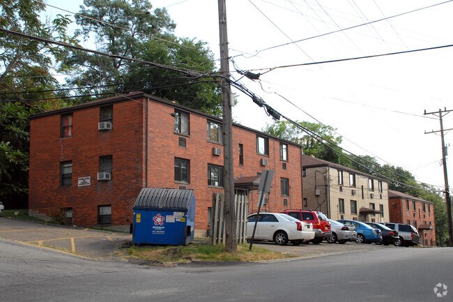Primary Photo - Churchill/Melvin Court Apartments