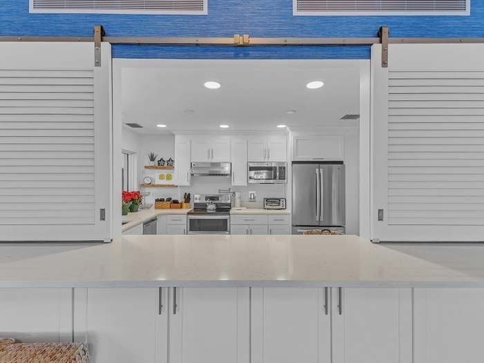 Building Photo - 901 Gardenia Dr